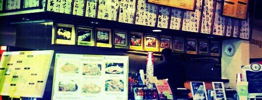 Mitaki Japanese Restaurant is one of สถานที่ที่บันทึกไว้ของ John.
