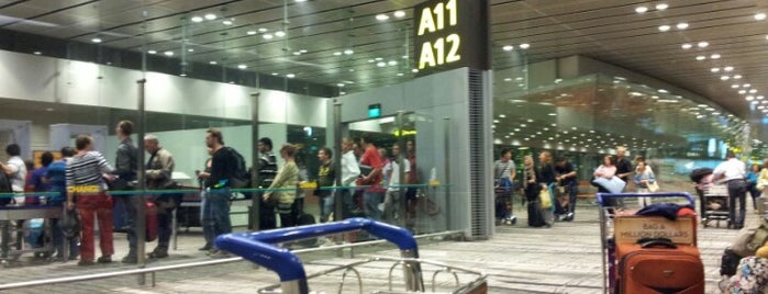 Gate A12 is one of Orte, die James gefallen.