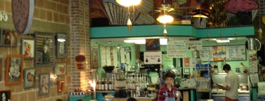Cricket's Creamery & Caffe is one of สถานที่ที่ Aimee ถูกใจ.