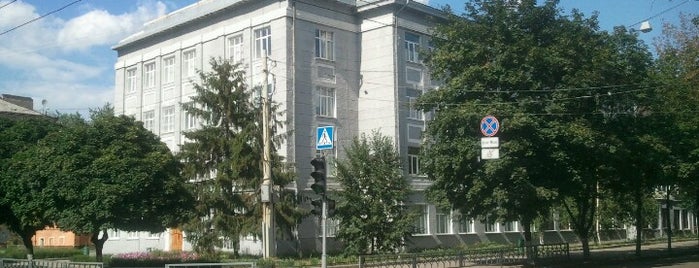 Гімназія №13 is one of Школы (Харьков).