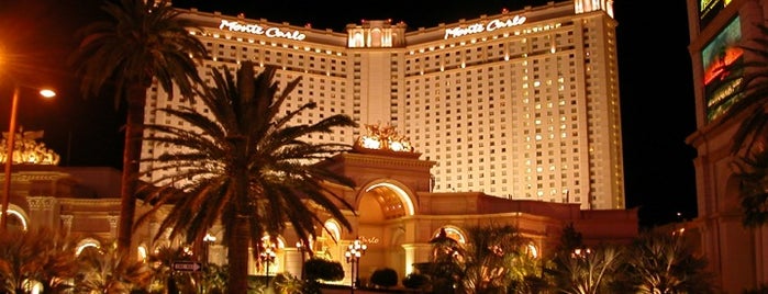 Monte Carlo Resort and Casino is one of Lugares favoritos de Neil.