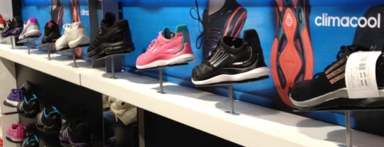 Adidas is one of Posti che sono piaciuti a Wayne.