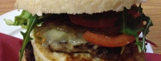 Charlie's Burger 33 is one of Nederland's burguers.