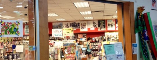 Kinokuniya Bookstore is one of Stephenさんのお気に入りスポット.