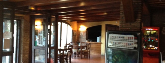 Restaurante El Cruce is one of Tempat yang Disukai Theo.