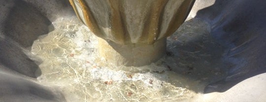 Sword Fountain is one of Locais curtidos por Sergio M. 🇲🇽🇧🇷🇱🇷.