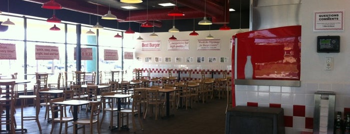 Five Guys is one of Yvonneさんの保存済みスポット.