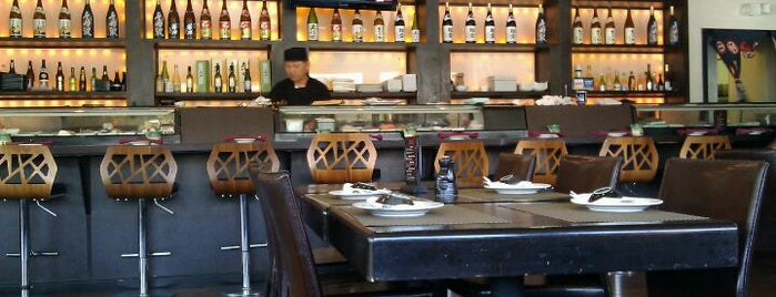 Zen Sushi & Gourmet Asian Cuisine is one of Lugares favoritos de Tracy.