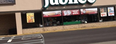 Jubilee Foods is one of Tempat yang Disukai Jeffrey.