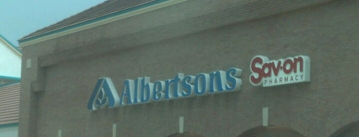 Albertsons is one of Locais curtidos por Percella.