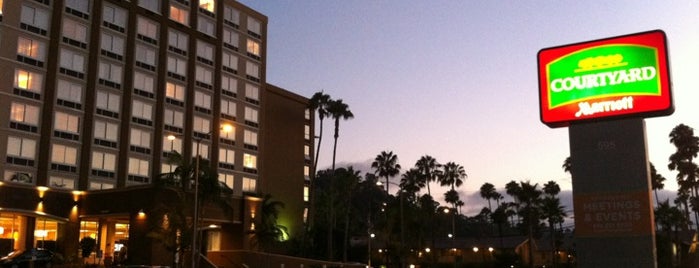 Courtyard by Marriott San Diego Mission Valley/Hotel Circle is one of Tempat yang Disukai Erin.