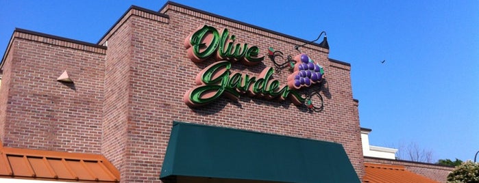 Olive Garden is one of Locais curtidos por Lizzie.