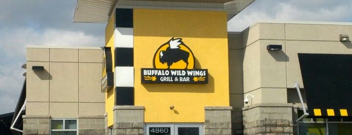 Buffalo Wild Wings is one of Lugares favoritos de Eve.