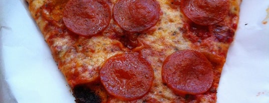 Diorios South Pizza is one of Posti che sono piaciuti a Dee Dee.