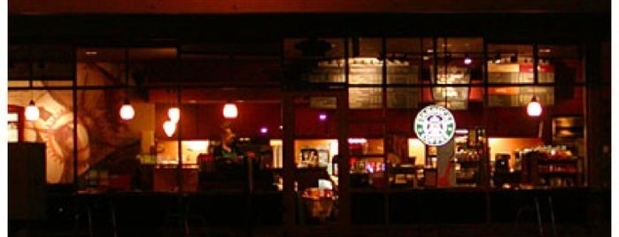 Starbucks is one of Locais curtidos por gabriel.