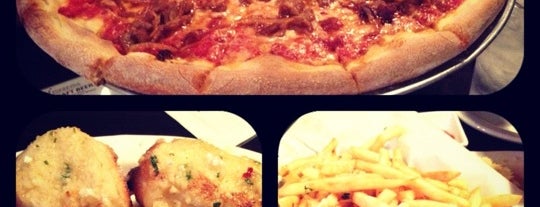 XLIXE Pizzeria Pies & Pints is one of Evelynさんの保存済みスポット.