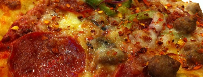 Bellissimo Pizza is one of สถานที่ที่บันทึกไว้ของ Gerald.