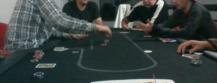 Texas Holdem Friburgo is one of Clubes de Poker.
