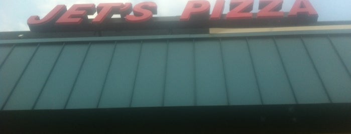 Jets Pizza is one of Lugares favoritos de Brent.