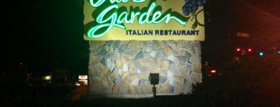 Olive Garden is one of Tempat yang Disukai Aubrey Ramon.