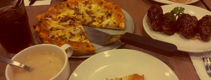 Pizza Hut is one of Makan @ Melaka/N9/Johor #4.