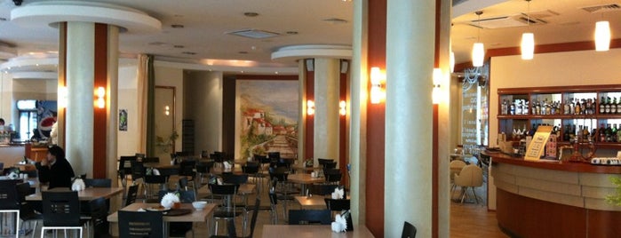 La Cantine is one of Татьяна'ın Kaydettiği Mekanlar.