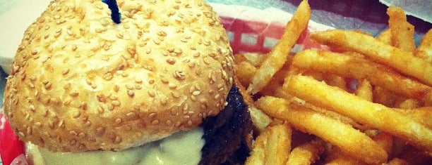 Pearl's Deluxe Burgers is one of The 15 Best Places for French Fries in San Francisco.