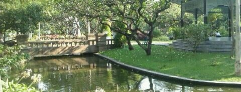 Saranrom Park is one of Guide to the best spots in Bangkok.|ท่องเที่ยว กทม.