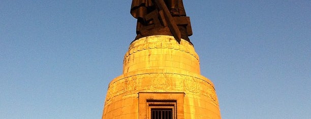 Memorial de Guerra Soviético no Treptower Park is one of Berlin - insider travel tips.