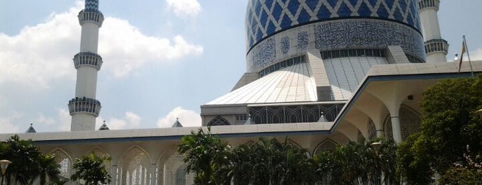 Masjid Sultan Salahuddin Abdul Aziz Shah is one of Masjid Negara, Negeri & Wilayah Persekutuan.