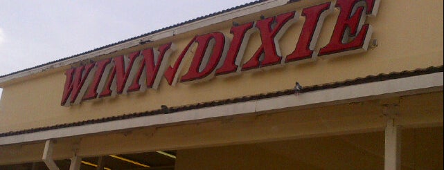 Winn-Dixie is one of สถานที่ที่ B David ถูกใจ.