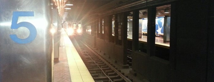 SEPTA MFL 5th Street Station is one of Tempat yang Disukai Sandy.