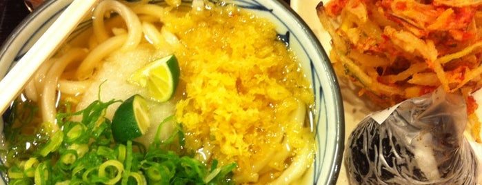 丸亀製麺 is one of okeraさんのお気に入りスポット.