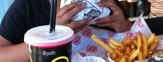 Fatburger is one of Moe’s Liked Places.