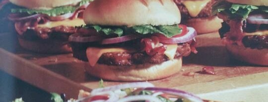 Burger King is one of Locais curtidos por Eve.