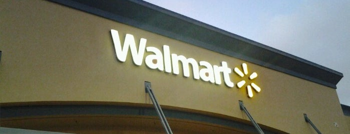 Walmart is one of Locais curtidos por laura.
