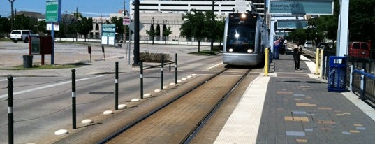 METRORail Ensemble / HCC (Southbound) Station is one of Orte, die Zach gefallen.