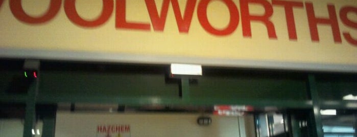 Woolworths is one of Lugares favoritos de Barry.