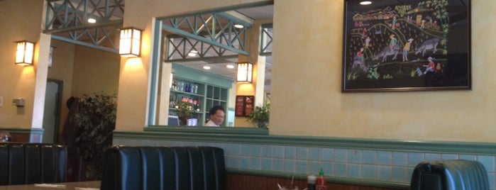 Le's Vietnamese Restaurant is one of Boston Eats Bucket List.