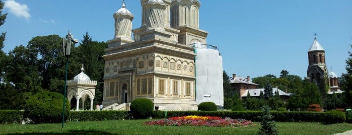 Mânăstirea Curtea de Argeș is one of Lugares favoritos de Gabi.