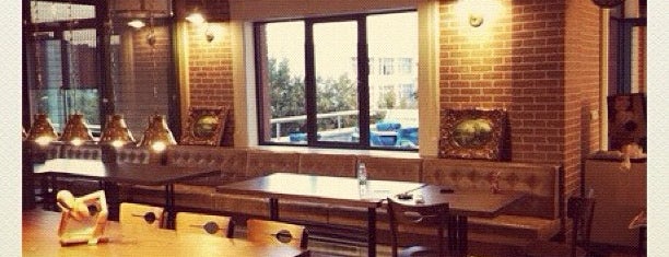 Halux Cafe is one of Irem 님이 좋아한 장소.