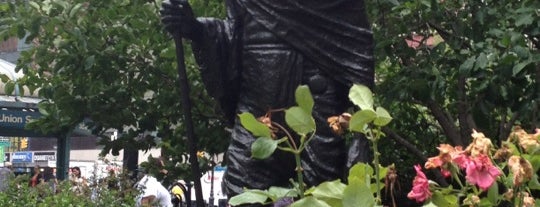 Statue of Mohandas K Gandhi is one of Locais curtidos por Jean-François.