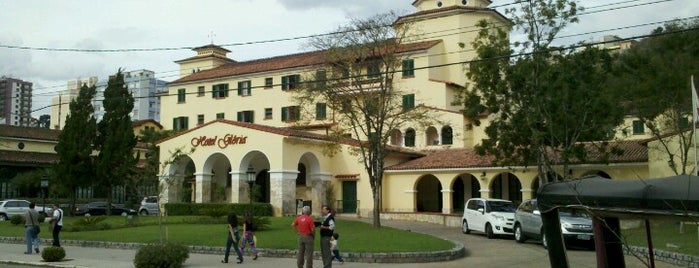 Hotel Glória is one of Tempat yang Disukai Isabella.