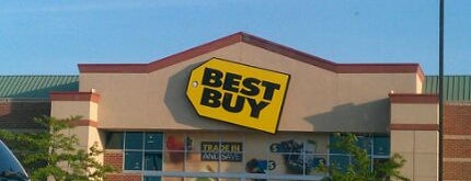 Best Buy is one of Lieux qui ont plu à Robert.