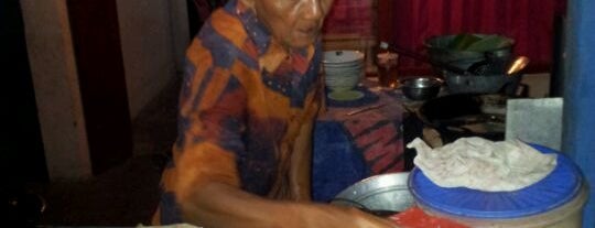 Tahu Tek is one of Lokasi Makan di Mojokerto.