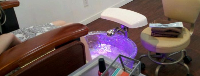 Tiffany's Nail & Foot Spa is one of Lieux qui ont plu à 💫Coco.