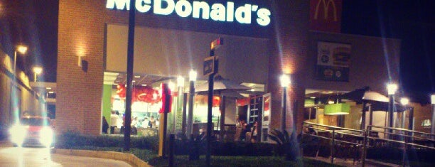 McDonald's is one of สถานที่ที่ Steinway ถูกใจ.