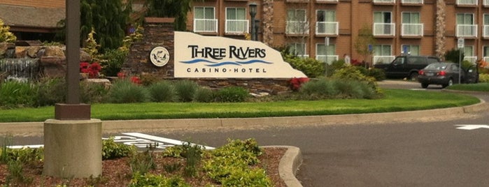 Three Rivers Casino & Hotel is one of Nosh'un Beğendiği Mekanlar.