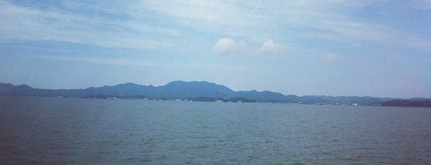 宍道湖 is one of ラムサール条約登録湿地(Ramsar Convention Wetland in Japan).