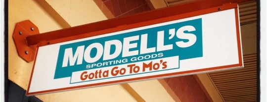 Modell's Sporting Goods is one of Lugares favoritos de Alexander.